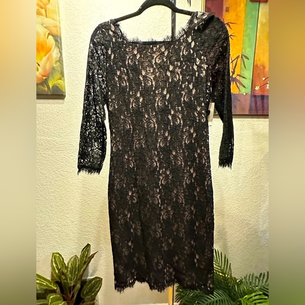 Diane Von Furstenberg black lace pattern mini dress size 10